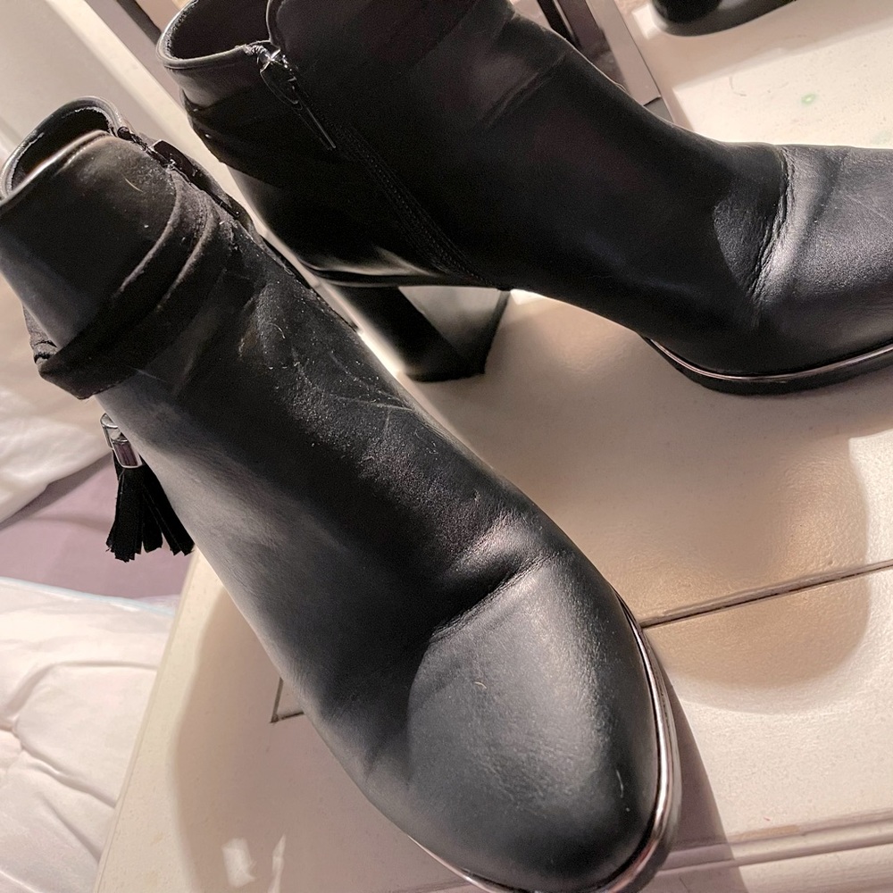 Size 7 Woman’s Booties